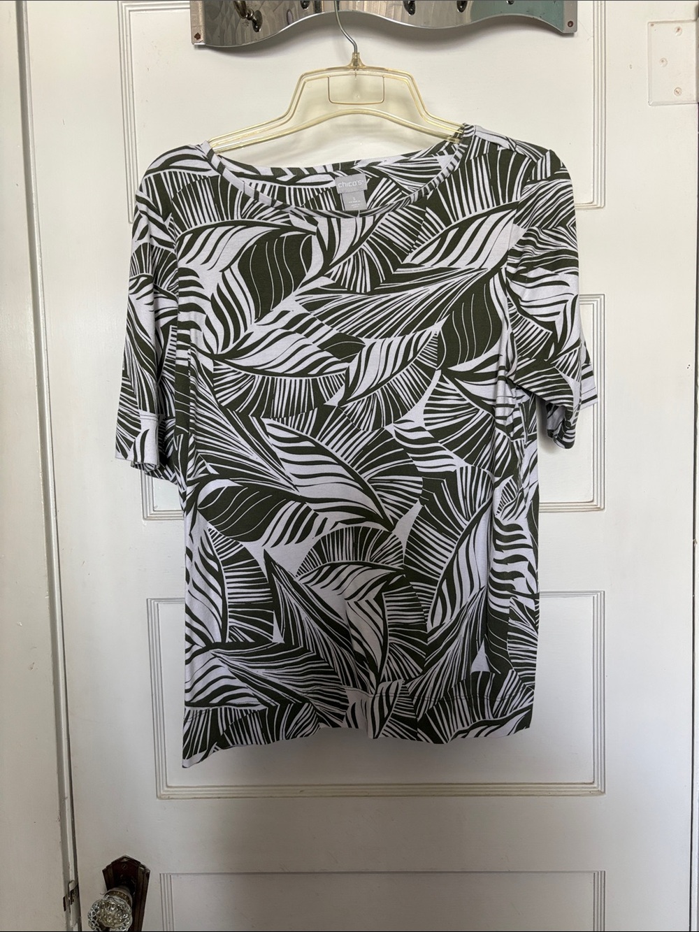 Chico’s Women’s Olive Green & White Leaf Print Short Sleeve Top Size 3 (US 16)